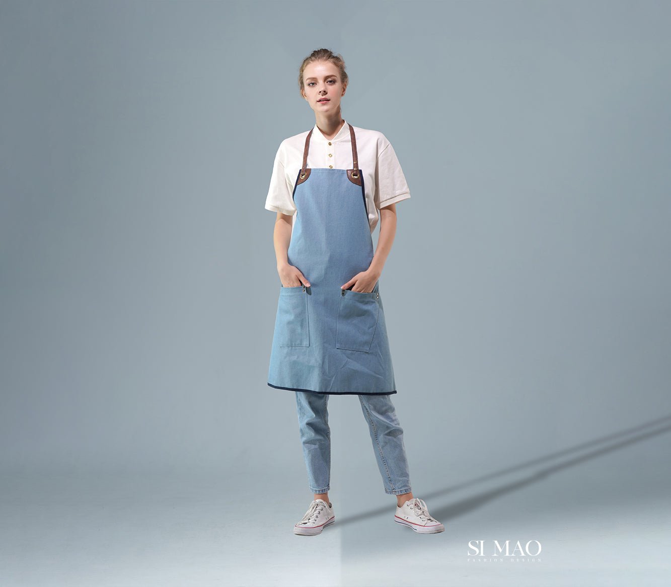 V領白衫藍圍裙外場服
