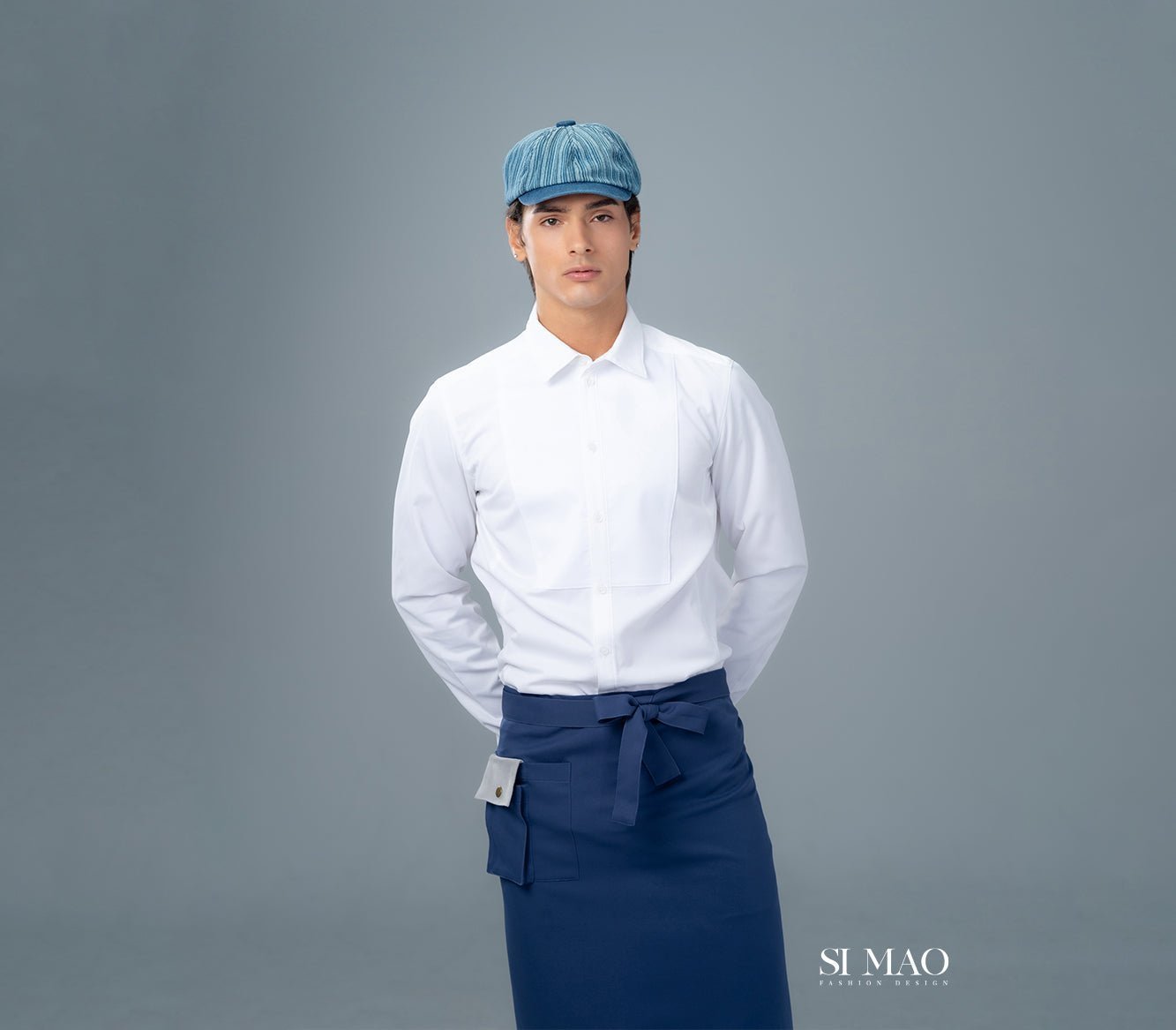 白衫深藍圍裙外場服